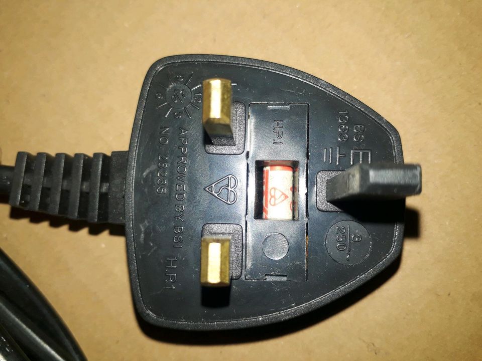 Lenovo AC Adapter mit UK-Stecker in Reutlingen