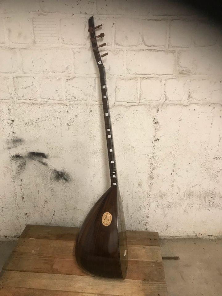 Türkische lang Hals Gitarre in Bonn