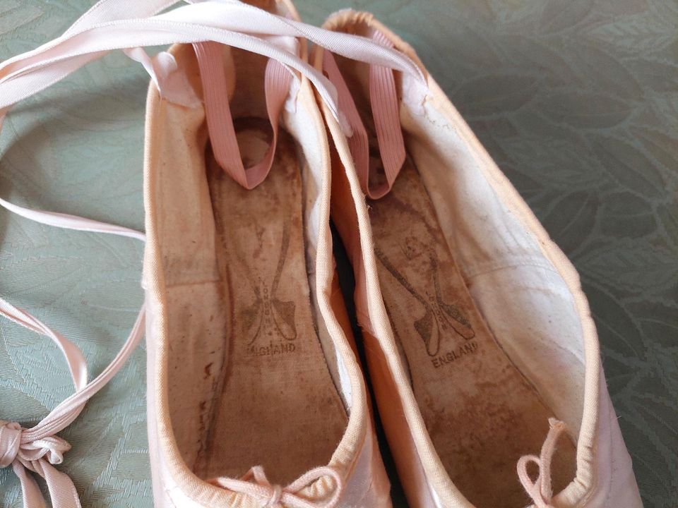 Vintage Ballett Schuhe Ballerinas England Shabby Deko in Dinslaken