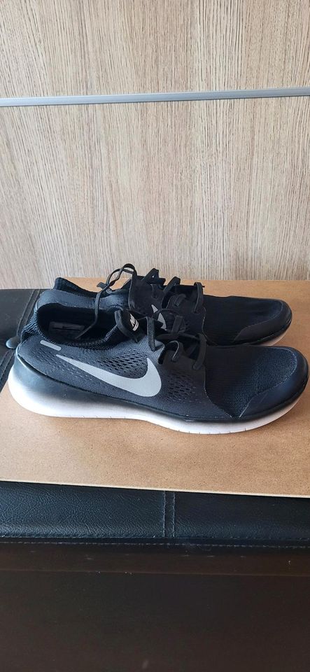 Schuhe Nike in Newel