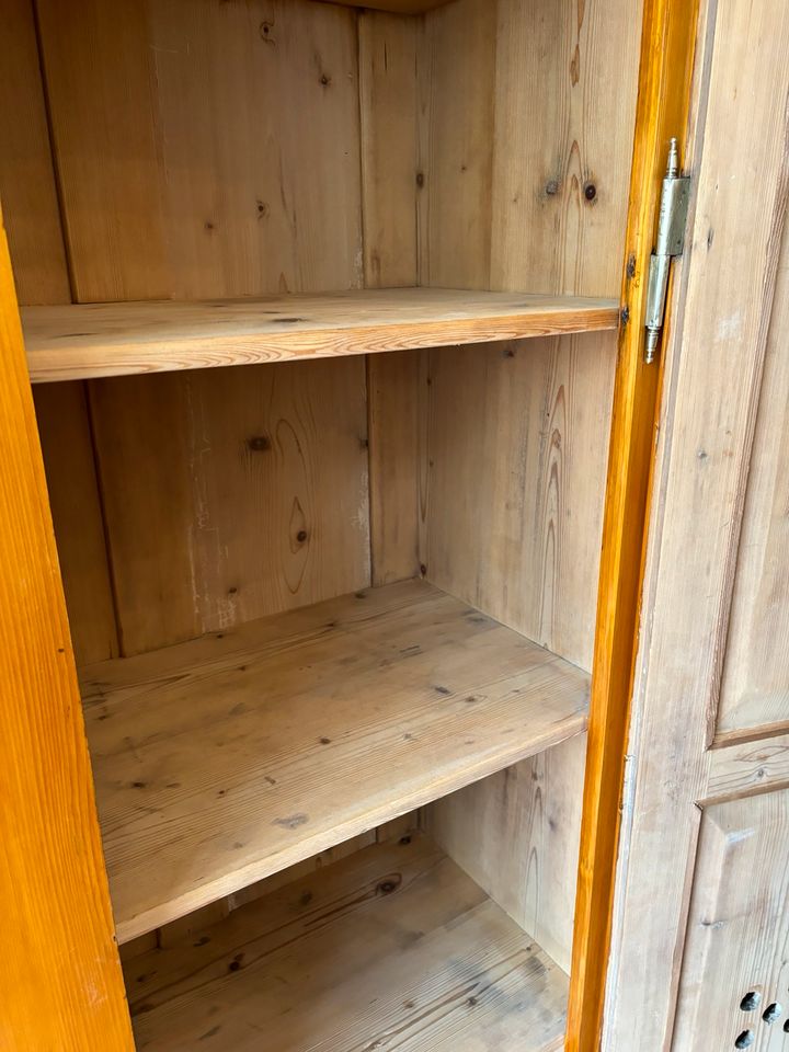 Biedermeier Antik Schrank in Berlin