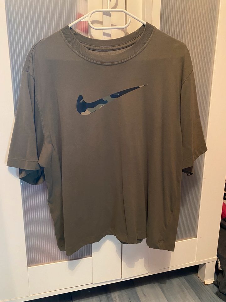 Nike T-shirt cropped in Maintal