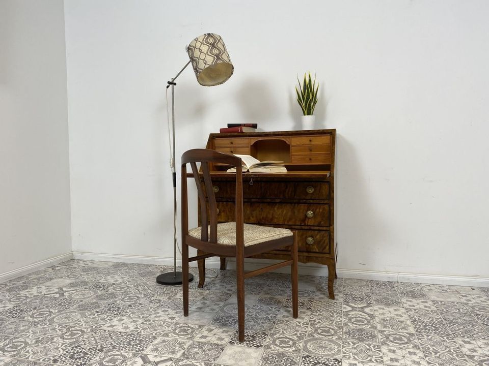 WMK Formschöner und praktischer Mid-Century Sekretär aus vollem Holz mit dunkler Bierlasur und Messinggriffen - Schreibtisch Kommode Schubladenkommode Desk Vintage 50er - Lieferung möglich in Berlin