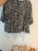 Superdry Bluse Größe 16/44 Düsseldorf - Friedrichstadt Vorschau