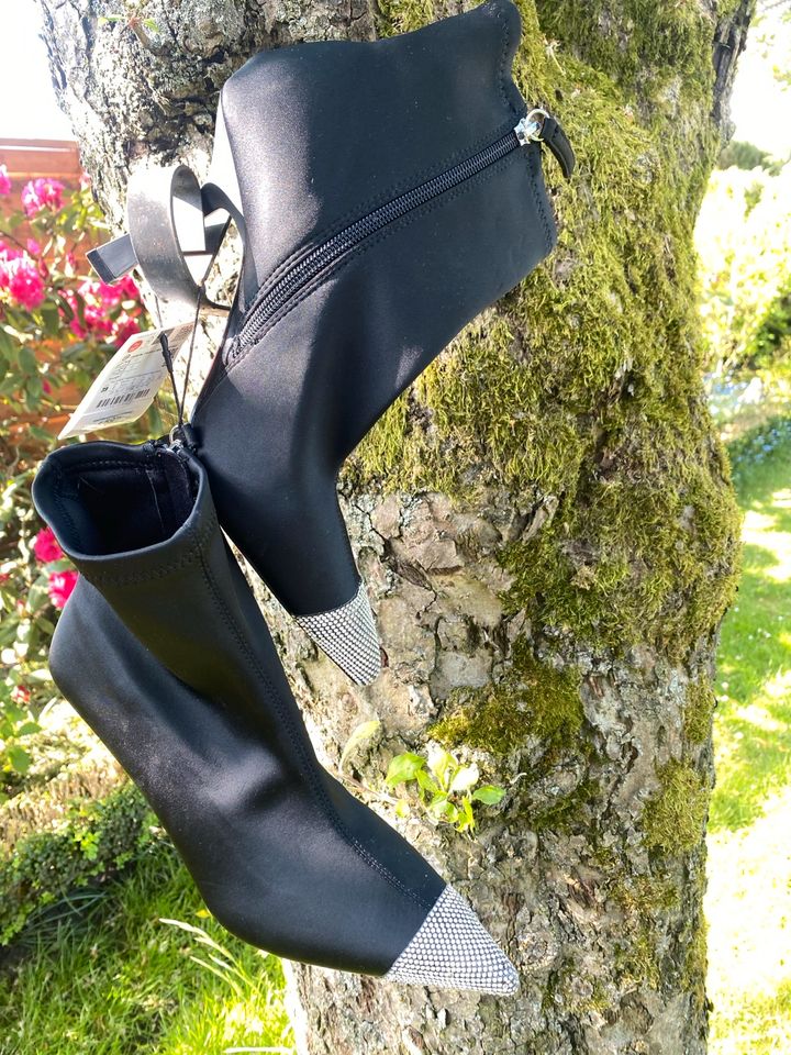 Neue High Heels Stiefeletten Gr 39 Zara Stiefel in Bokholt-Hanredder