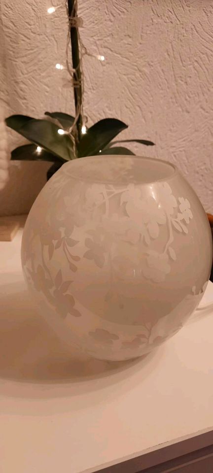 Lampe - KNUBBIG Tischleuchte, Kirschblüten weiß, 18 cm in Herne