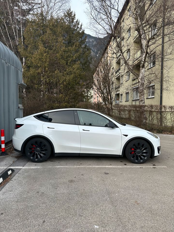 Tesla Model Y Performance in Mittenwald