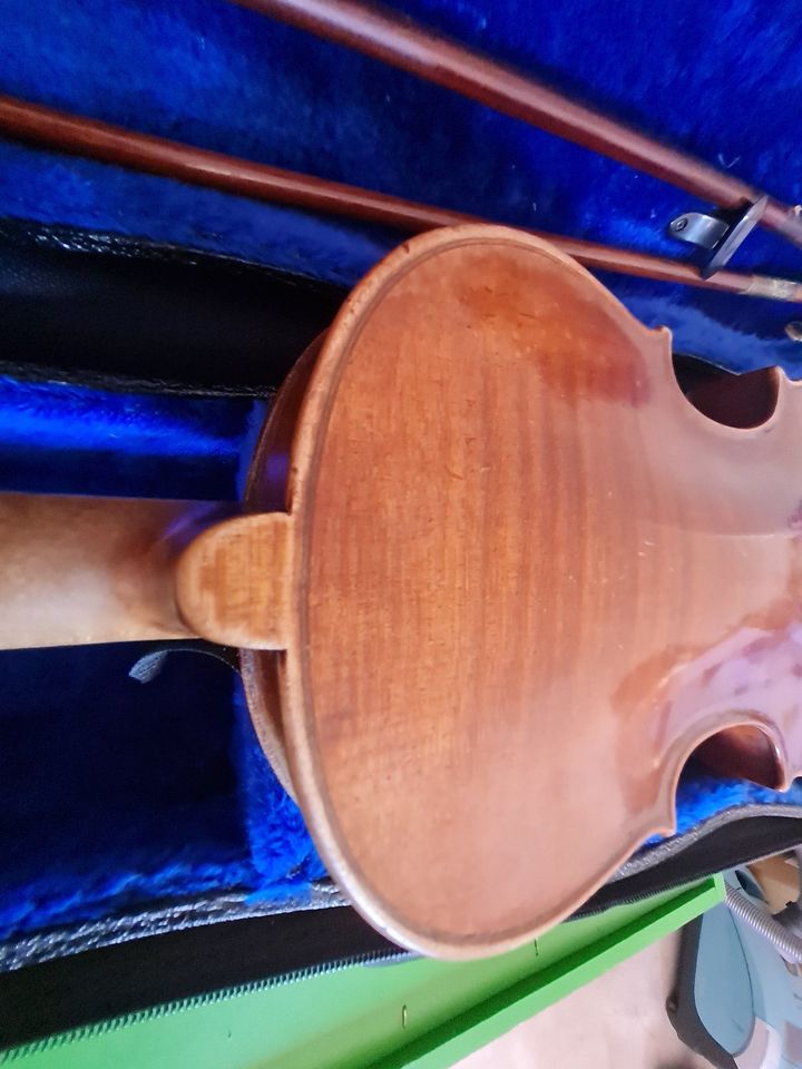 Gut erhaltene restaurierte Geige meine Opas, aus Böhmen, ca. 1920 in Gründau