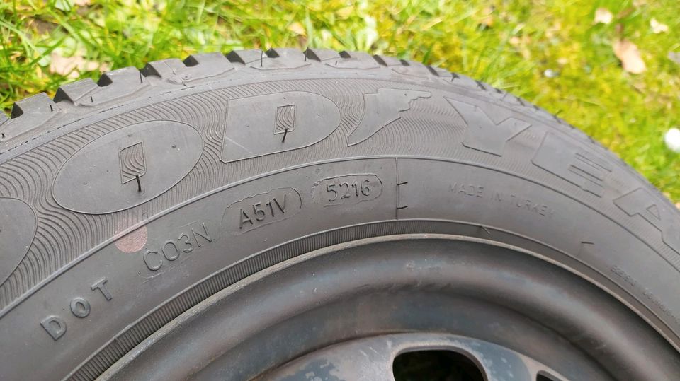 2 Stck. Sommer Reifen 175/70 R14 von Good Year auf Felge in Detmold