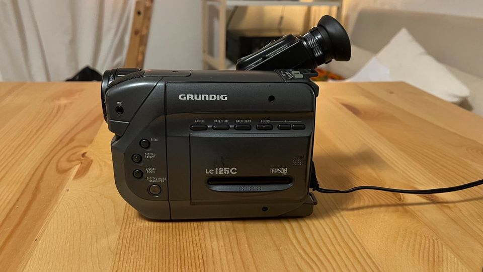 Grundig - LC 125C - Videokamera - VHS-C in Berlin