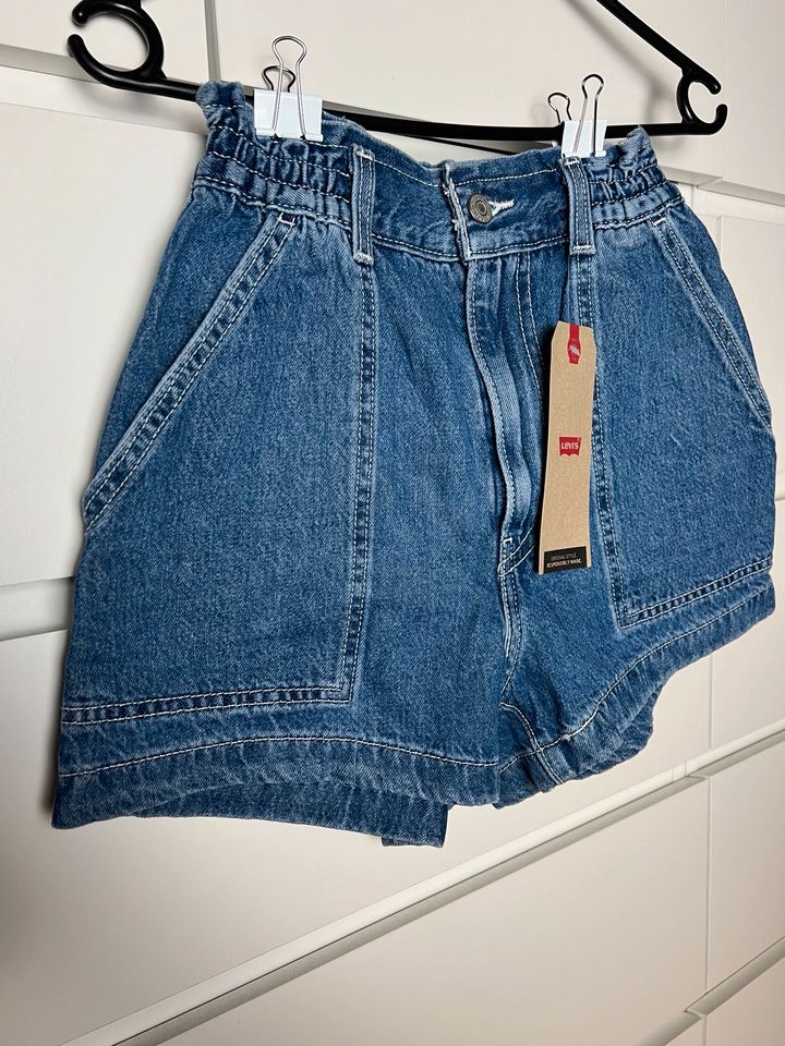 Jeans Shorts von Levi's Gr. 24 -NEU- in Dallgow