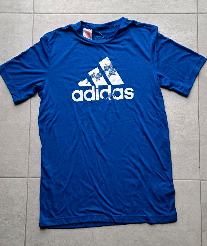 T-Shirt von adidas Gr. 176 in Bondorf