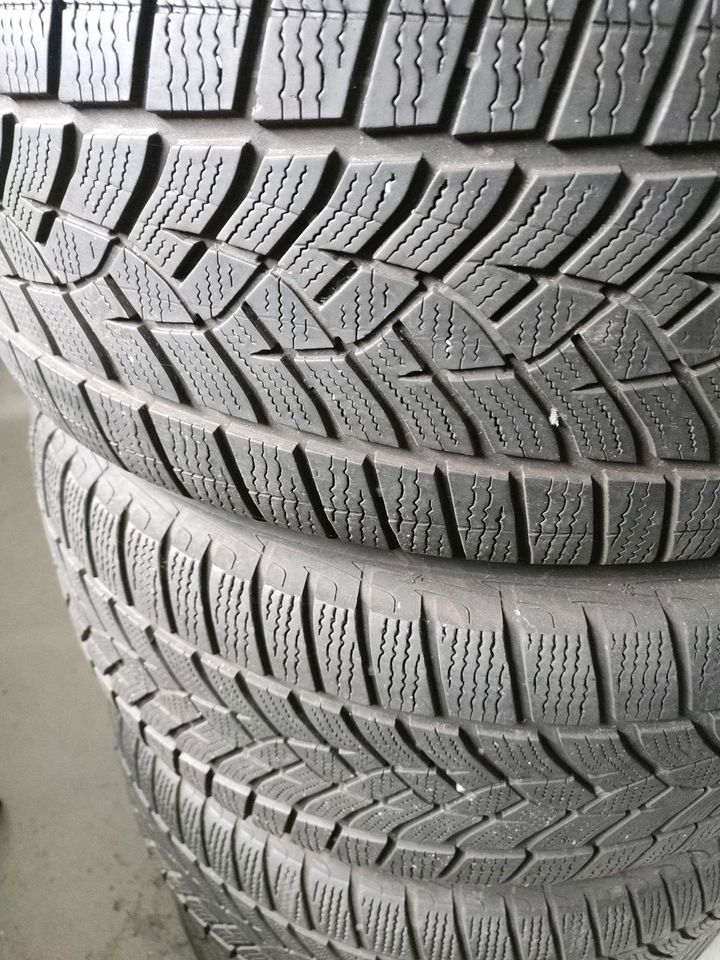 4 Alufelgen mit Winterreifen 235/55R17 103V in Neuhof