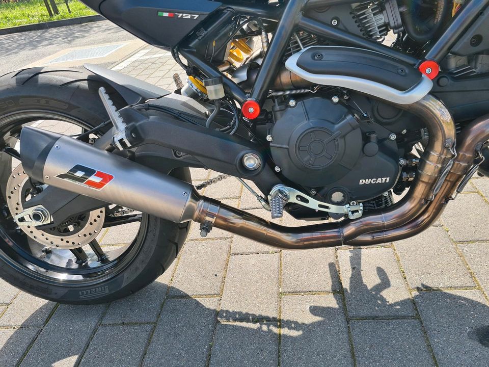 Ducati Monster 797+ in Leimen