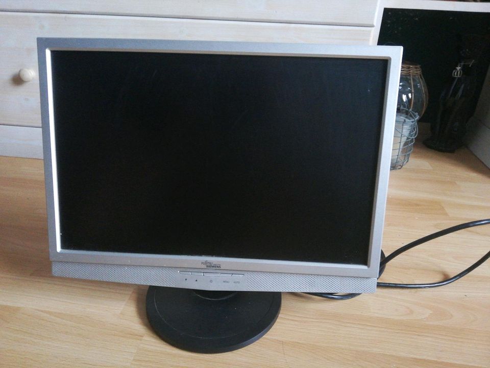 LCD Monitor von Fujitsu Siemens in Köthen (Anhalt)