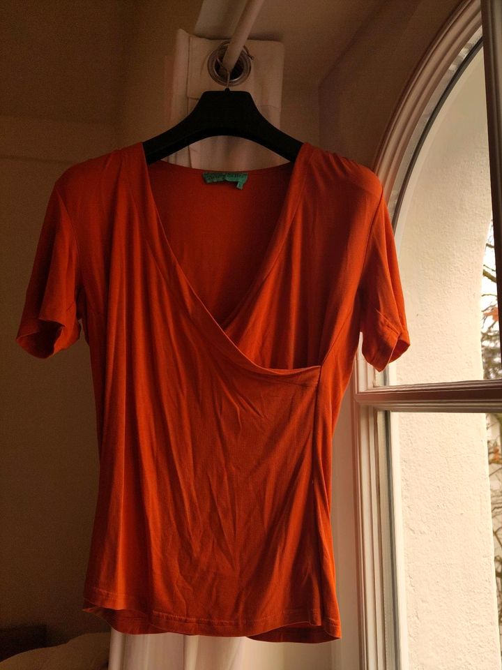 Shirt mit V-Ausschnitt, orange, Gr S/M, weich fließend in Wuppertal