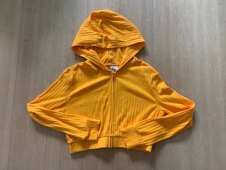 H&M divided Strickjacke cropped kurz Gr.M orange in Welfesholz