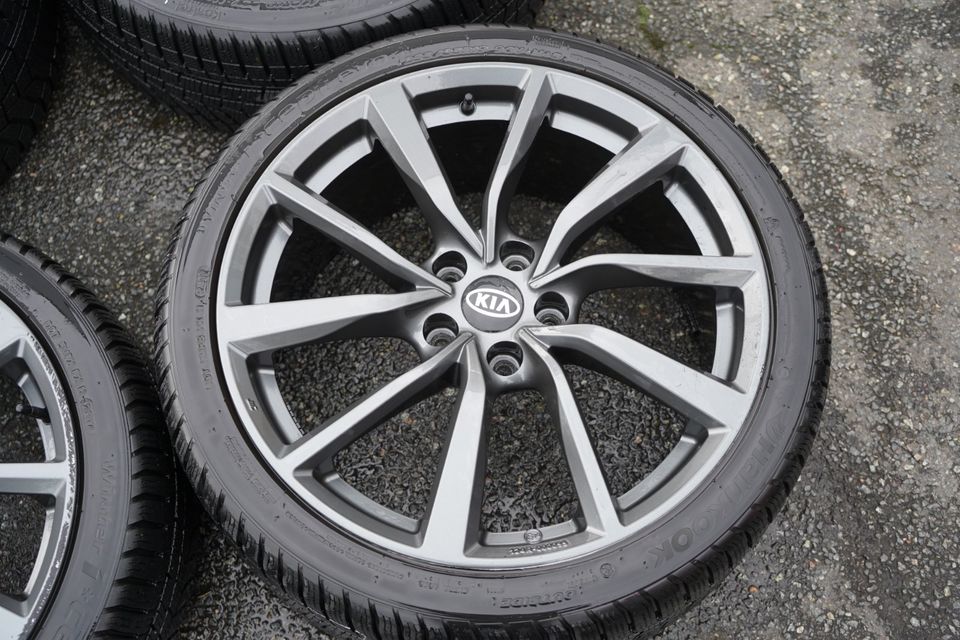 Kia Stinger Winterreifen auf Alu 225/40 R19 / 255/35 R19 in Pfungstadt