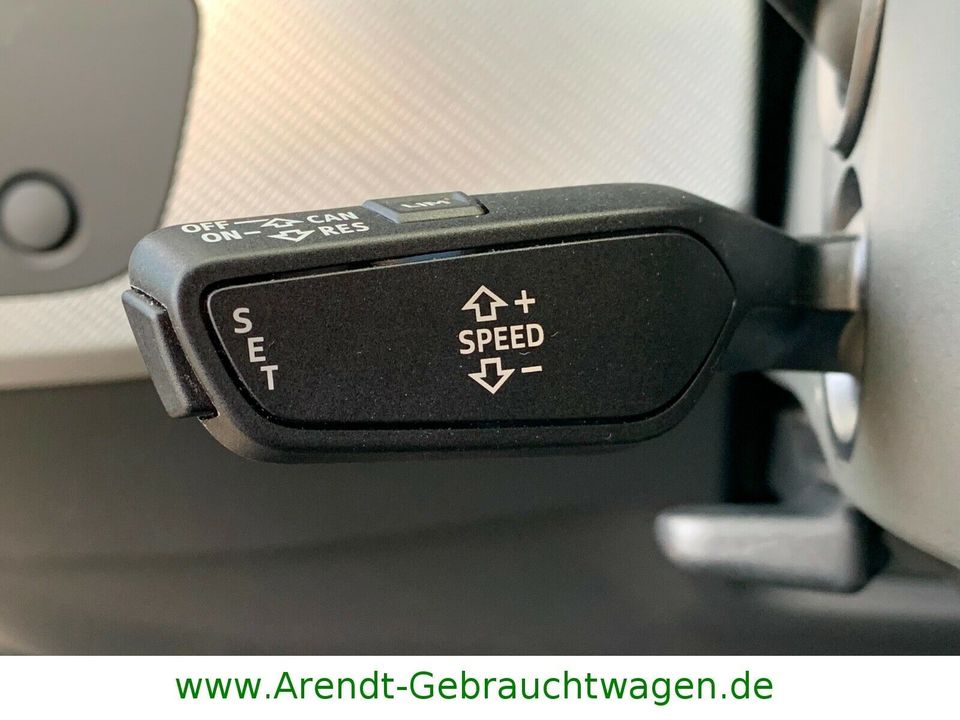 Audi A4 Avant quattro sport*Xenon/Navi/SHZ/ in Steinhagen