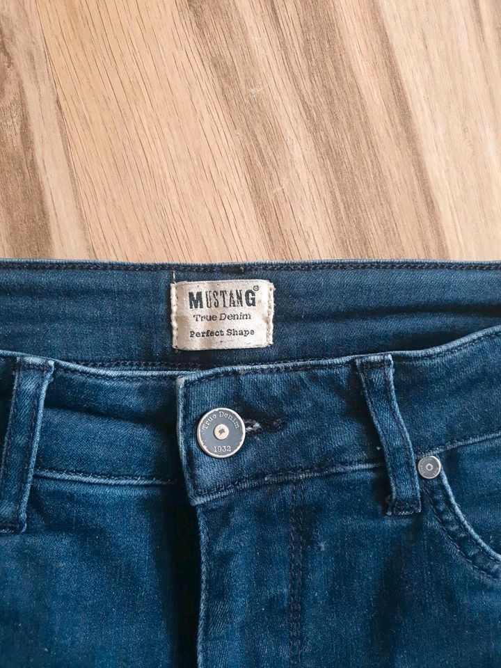 Jeans von Mustang in Aßlar