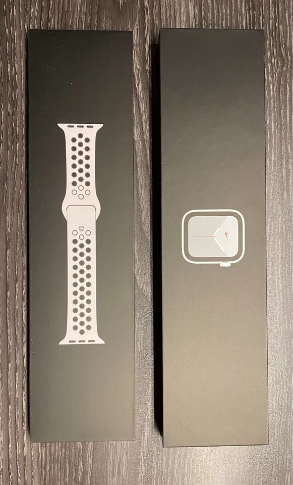 Apple watch SE 44mm, Silber, Uhr, Fitness, + 2 zusätzl. Armbänder in Baar-Ebenhausen