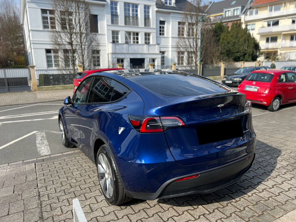 Tesla Model Y LR Dual Motor in Düsseldorf