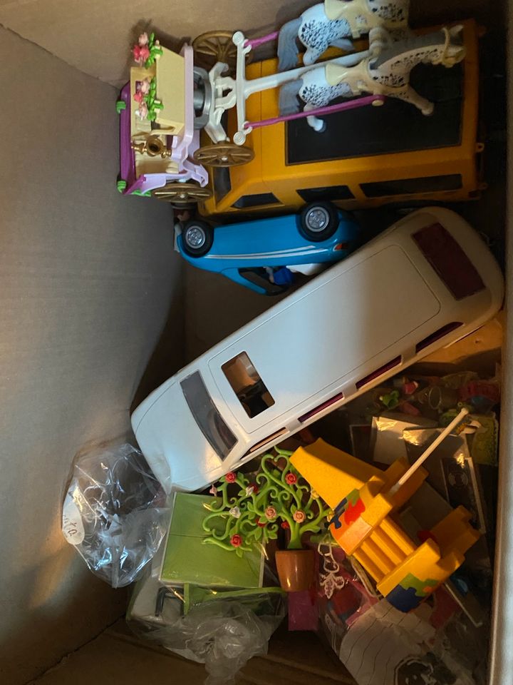 PLAYMOBIL HAUS mit Einrichtung komplett + Autos in Berlin