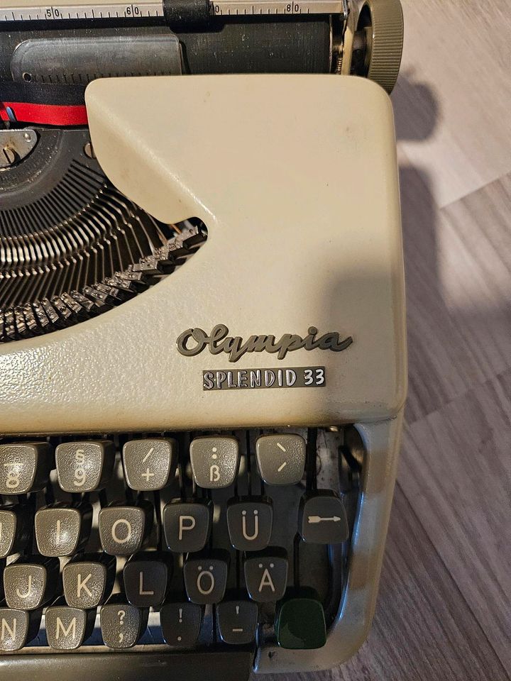 Olympia Splendid 33 Schreibmaschine in Rheinstetten