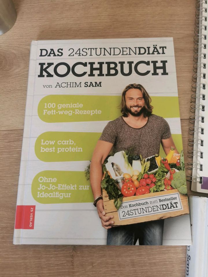 Viele Kochbücher, Bücher rund um Ernährung und Diät in Rosenheim