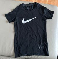 Wie neu Nike pro T-Shirt Sportshirt 128-134 Hessen - Kassel Vorschau