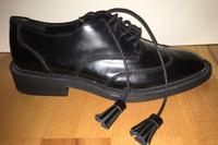 Lackschuhe Zara schwarz Gr 38 Schuhe Halbschuhe Troddel Business Hessen - Ahnatal Vorschau