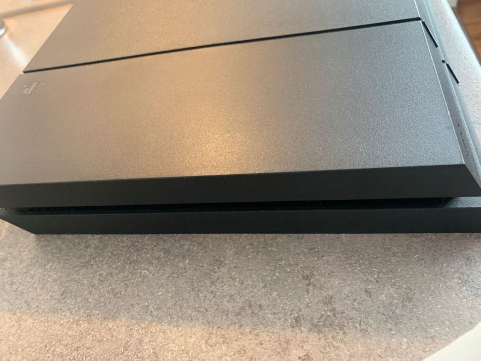 Sony PlayStation 4 500 GB [inkl. Wireless Controller] in München