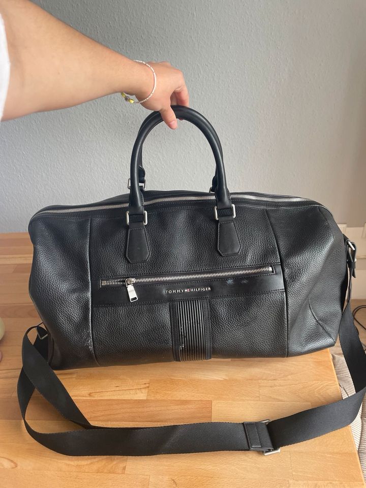 Reisetasche/ Tasche Leder schwarz Hilfiger in Osnabrück