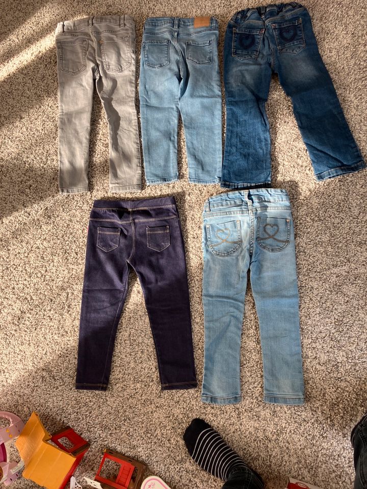 Jeans Hosen Mädels 110 und 104 H&M, Zara, … in Stuttgart