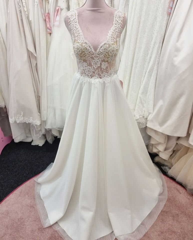 Brautkleid/Hochzeitskleid NEU, Chantillyspitze, Softtüll in Lampertheim