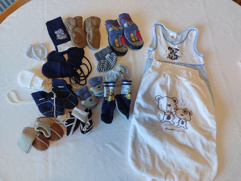 Schuhe/Socken, Handschuhe, Schlafsack, Fusssack für Babys in Göttingen