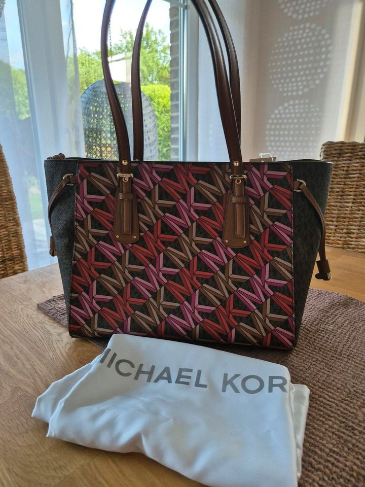 Neue Michael Kors Voyager Shopper Tasche Original in Elsdorf