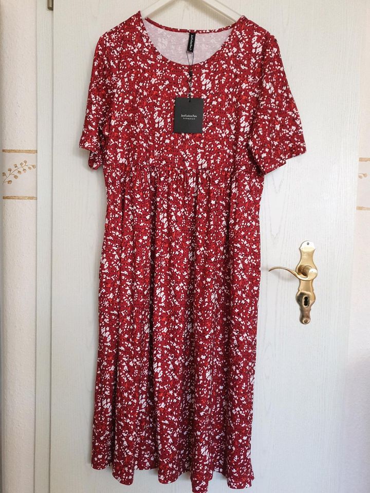 Sommerkleid, neu, rot mit weißem  Muster, Größe: S, wadenlang in Heide
