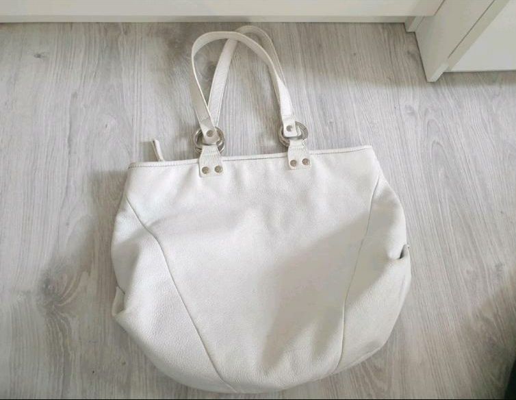 Coccinelle Handtasche Weiß groß Bag Tasche Shopper Beutel in Drochtersen