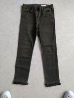 Schwarze Jeans mit Bommel-Beinabschluss Stuttgart - Stuttgart-West Vorschau