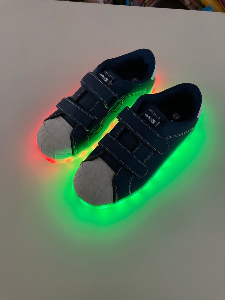 Walkx Kids Schuhe mit bunten LED‘s NEU Sneaker Gr. 35 inkl. Kabel in Glienicke/Nordbahn