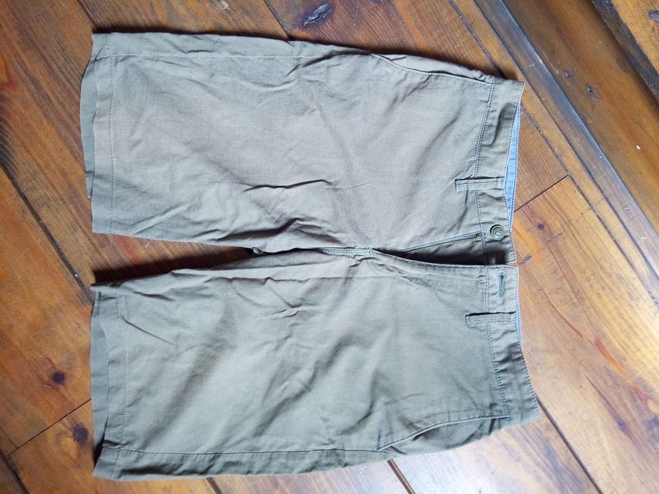 Vans Shorts, Khaki-grün, Größe 31 in Selmsdorf