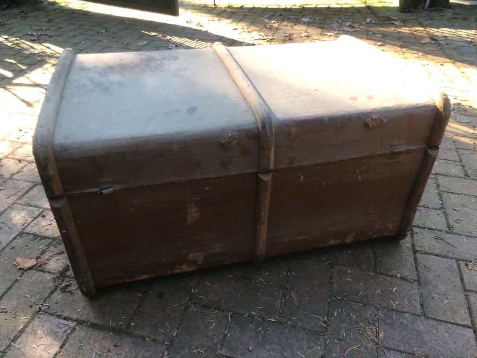 Überseekoffer Koffer alt antik in Hannover