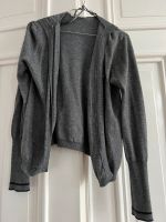 Graue Strickjacke mit Kapuze Gr. 40 Hannover - Mitte Vorschau