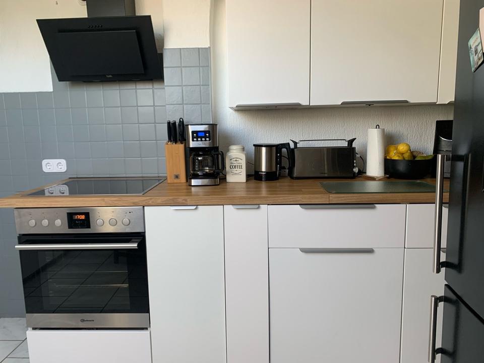 Schöne moderne gut geschnittene Dachgeschoss Wohnung mit EBK in Marl