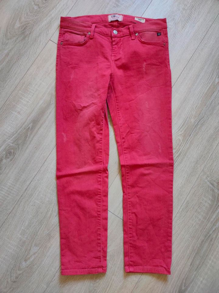  Jeans, rot im Used-Look, von LTB, Größe M in Schneeberg