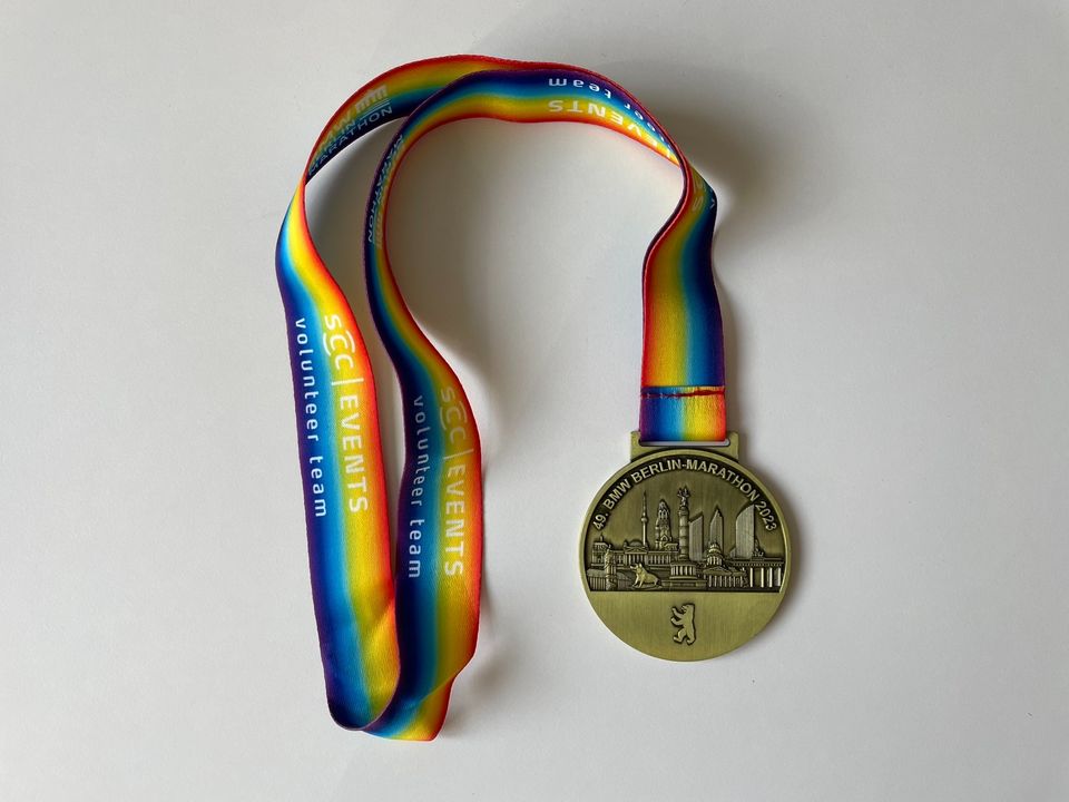 BMW Berlin Marathon 2023 Volunteer Medaille Gold in Aachen