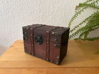 Box Kiste Schatulle Schatzkiste alt vintage rustikal Holz Brandenburg - Potsdam Vorschau