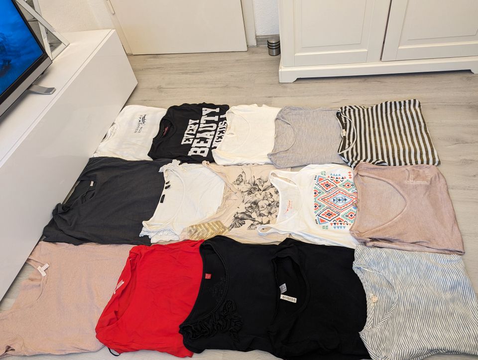 WIE NEU ✅️ Damenkleidung Gr. XS 34 Shirts Tops Langarmshirts Mode in Essen