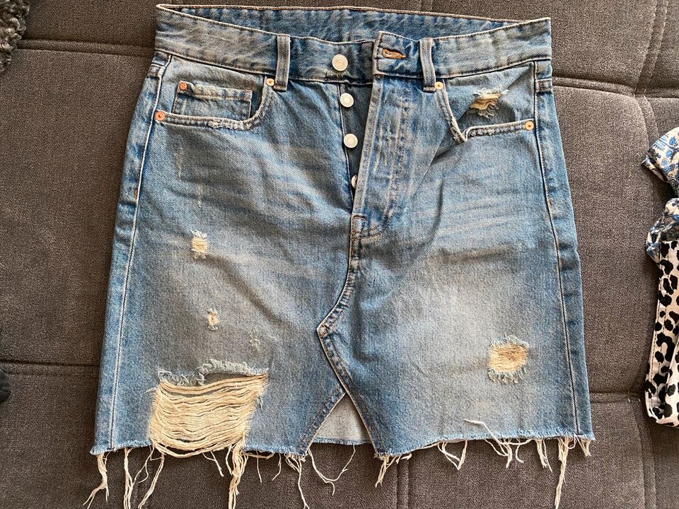 Kleiderpaket Shorts/Röcke Zara H&M 38 in Bremen